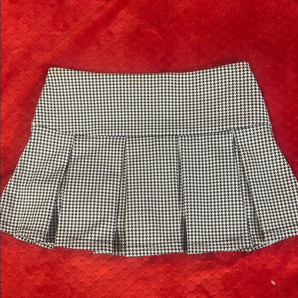 Black and White Houndstooth Mini pleated Skirt size medium M
